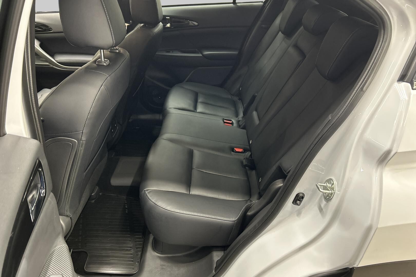 Mitsubishi Eclipse Cross iso kuva 9