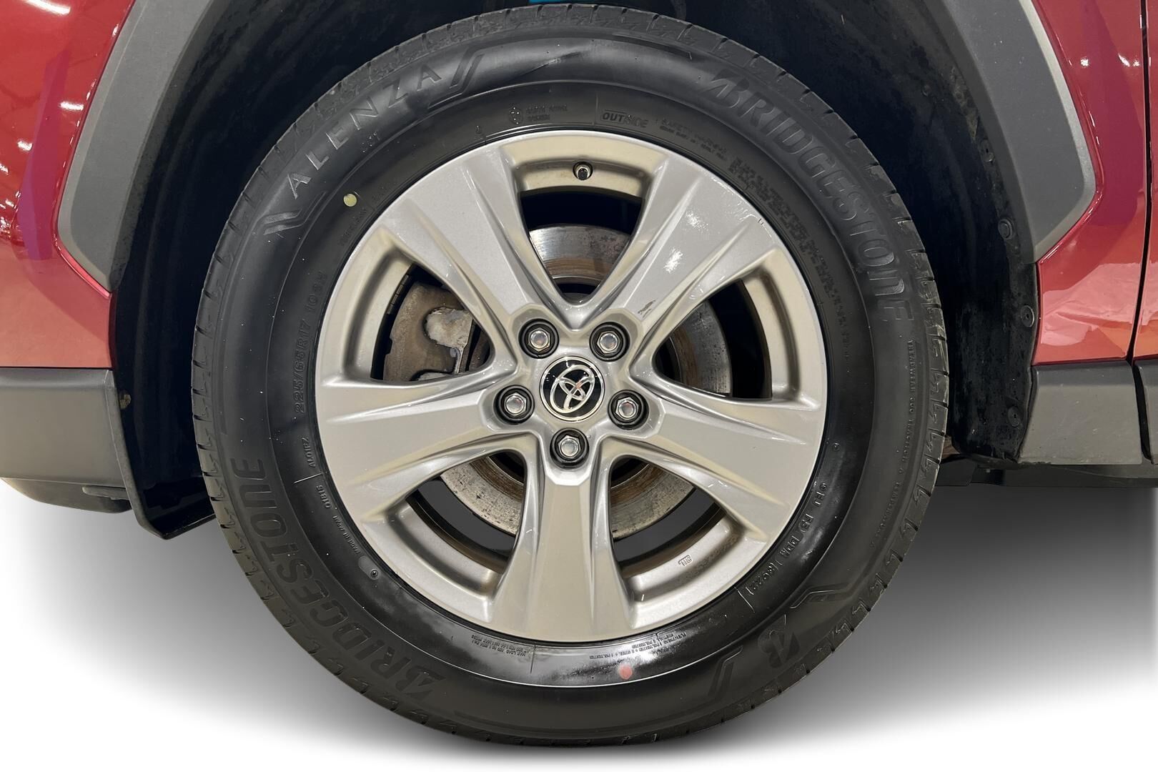 Toyota RAV4 iso kuva 12