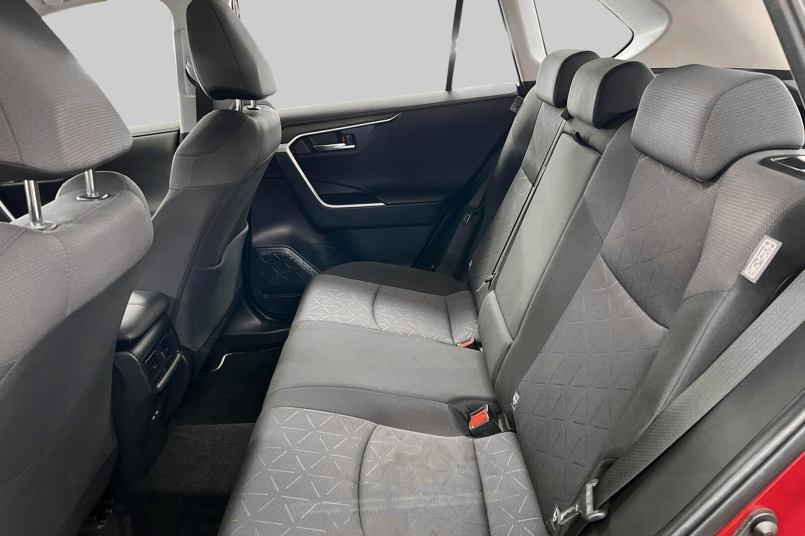 Toyota RAV4 iso kuva 9