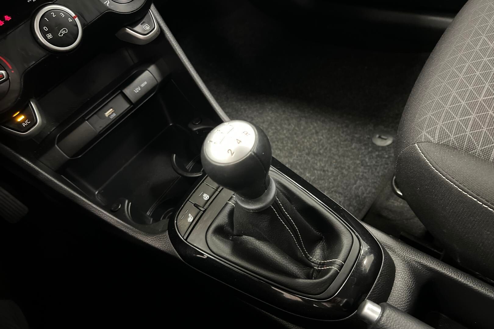 Kia Picanto iso kuva 15