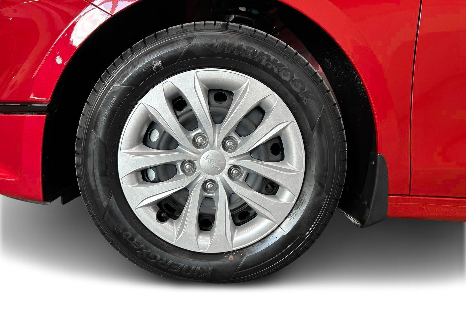 Kia Ceed iso kuva 6