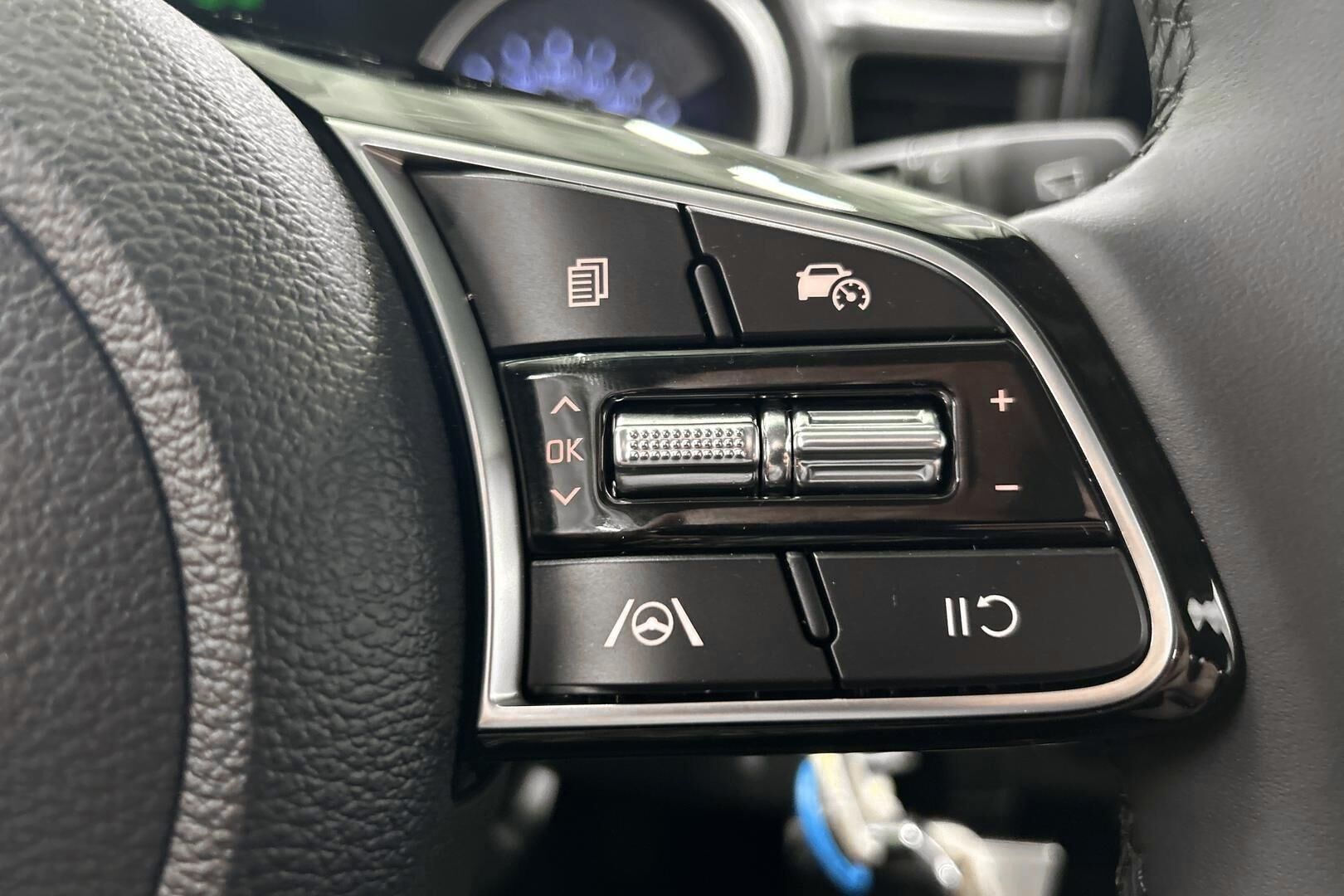 Kia Ceed iso kuva 7