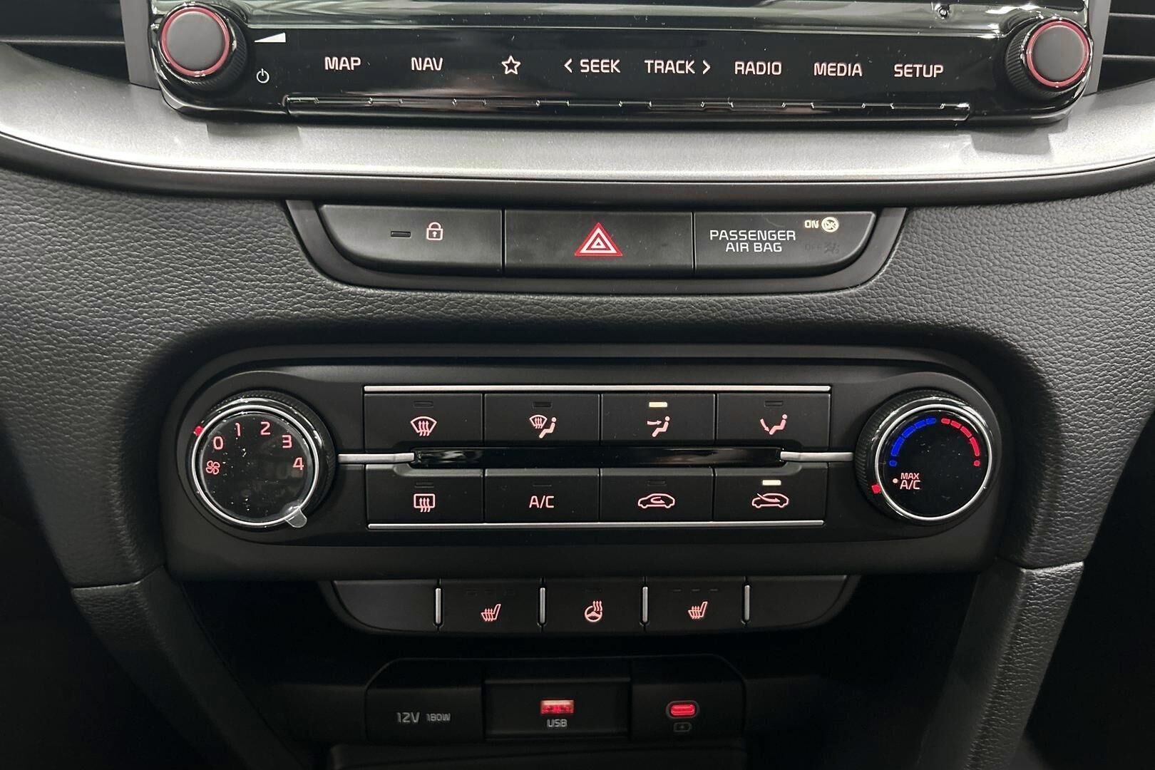 Kia Ceed iso kuva 8