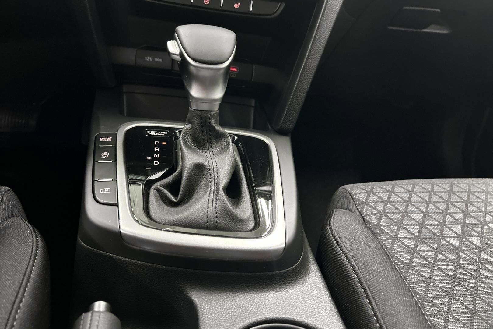 Kia Ceed iso kuva 23