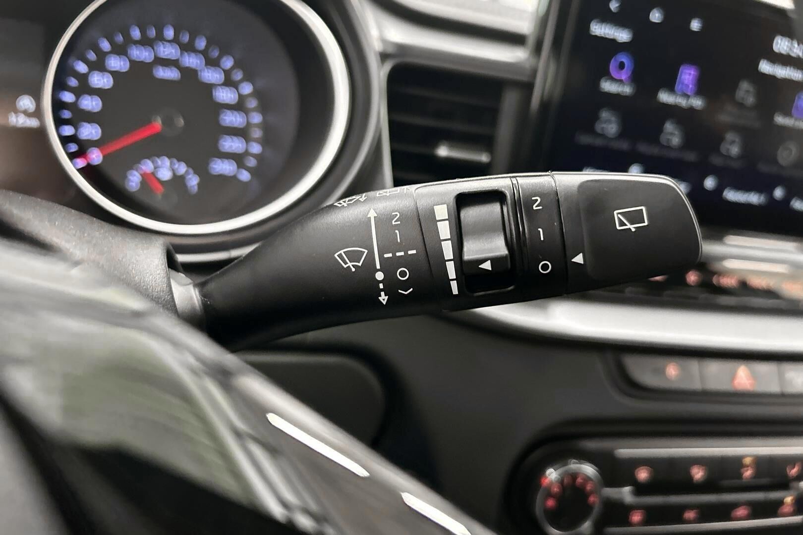 Kia Ceed iso kuva 24