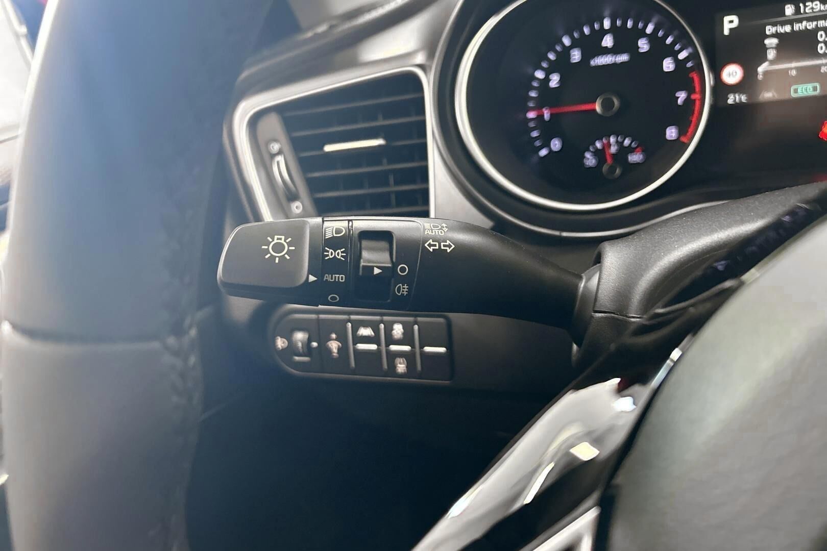 Kia Ceed iso kuva 9