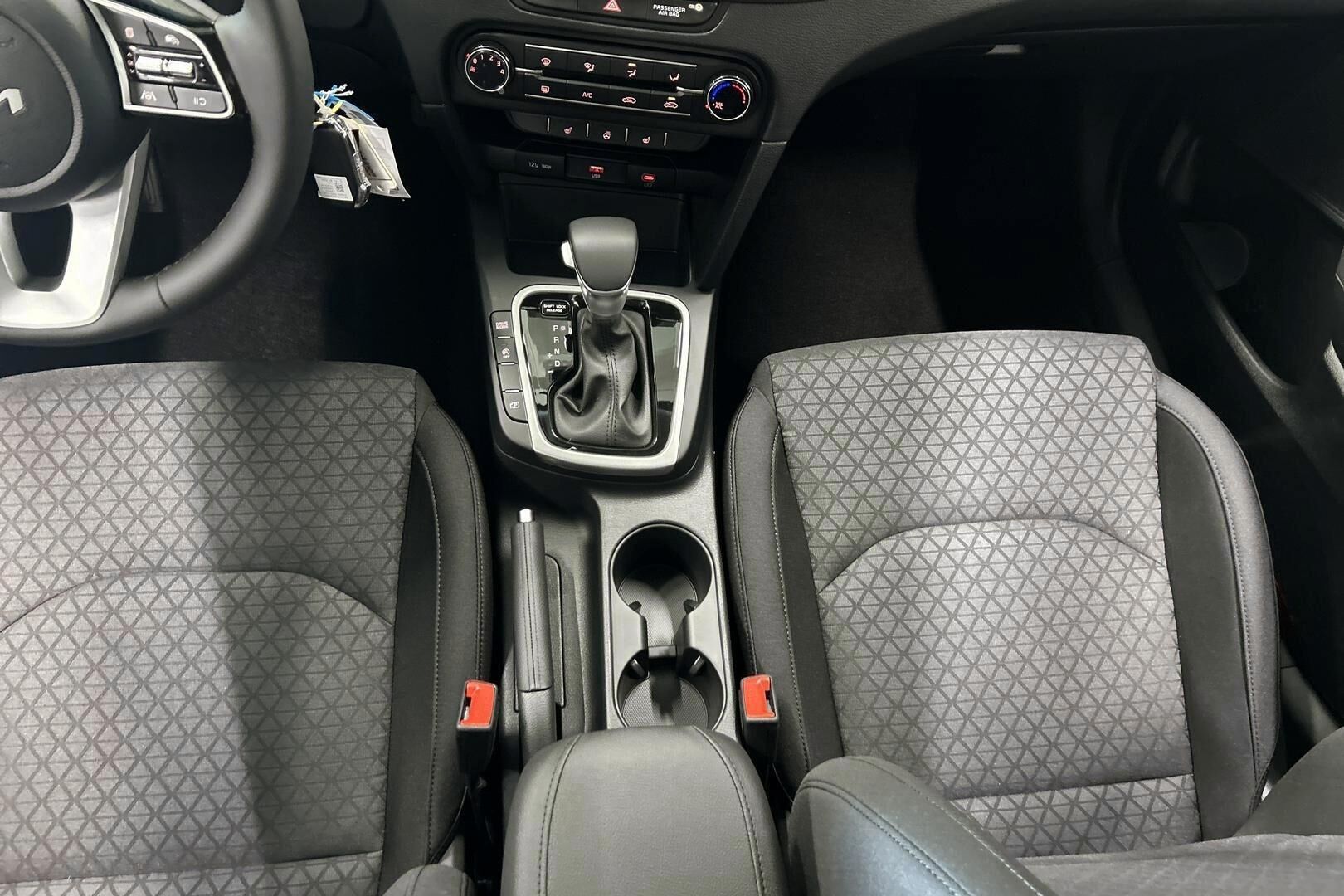 Kia Ceed iso kuva 12