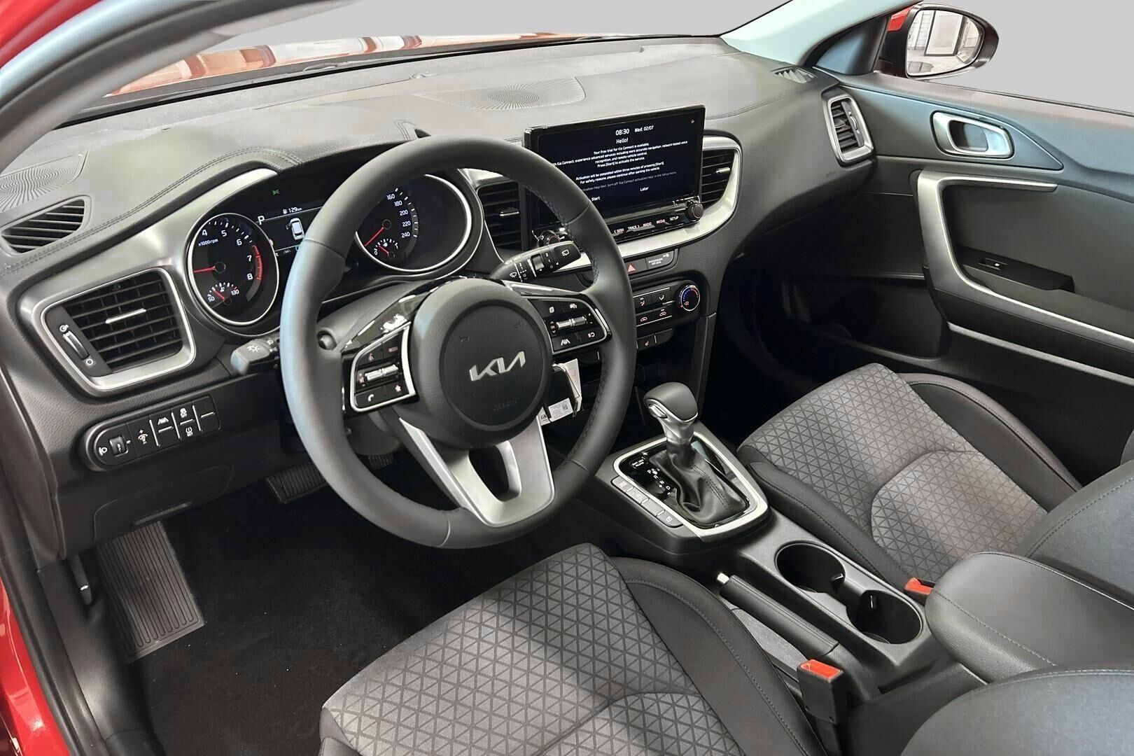 Kia Ceed iso kuva 2