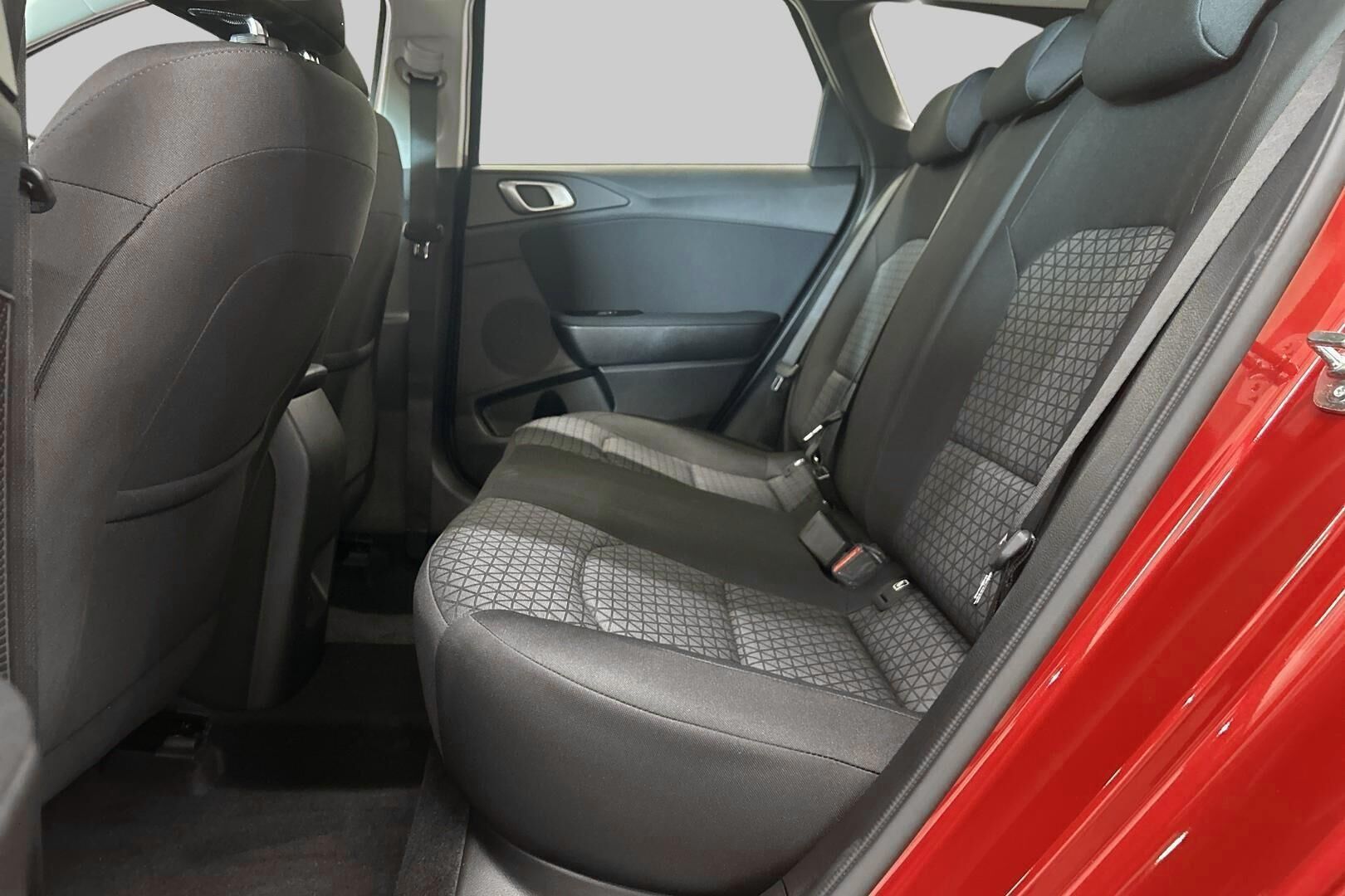 Kia Ceed iso kuva 3