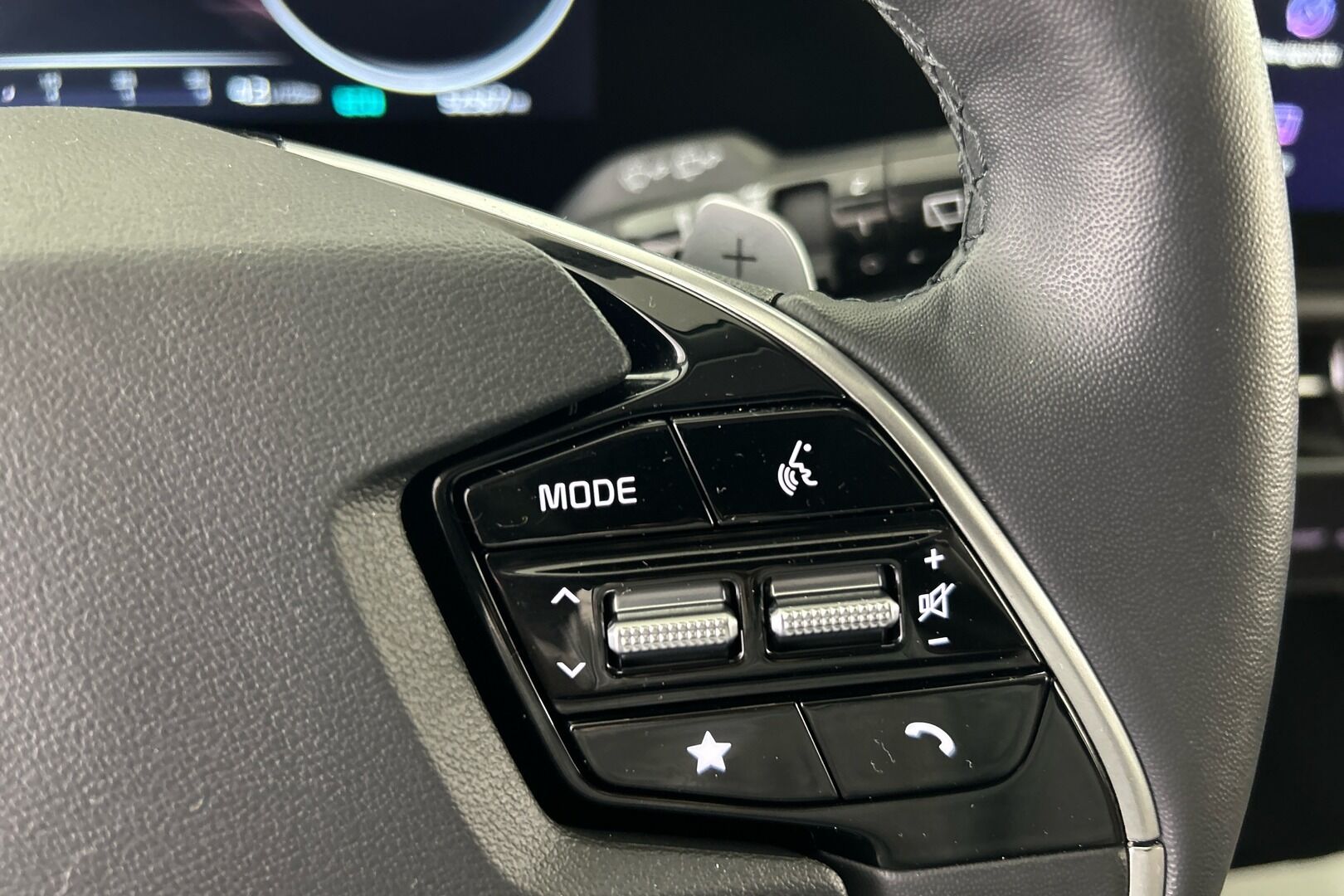 Kia Niro iso kuva 11
