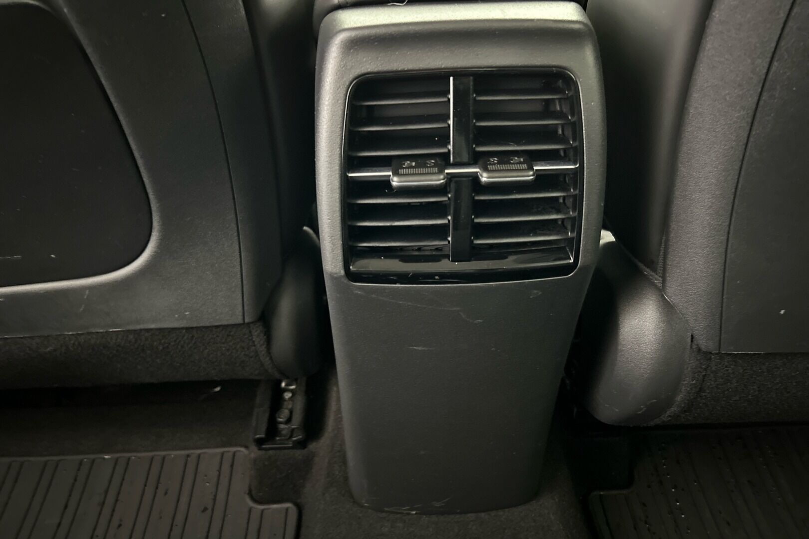 Kia Niro iso kuva 12