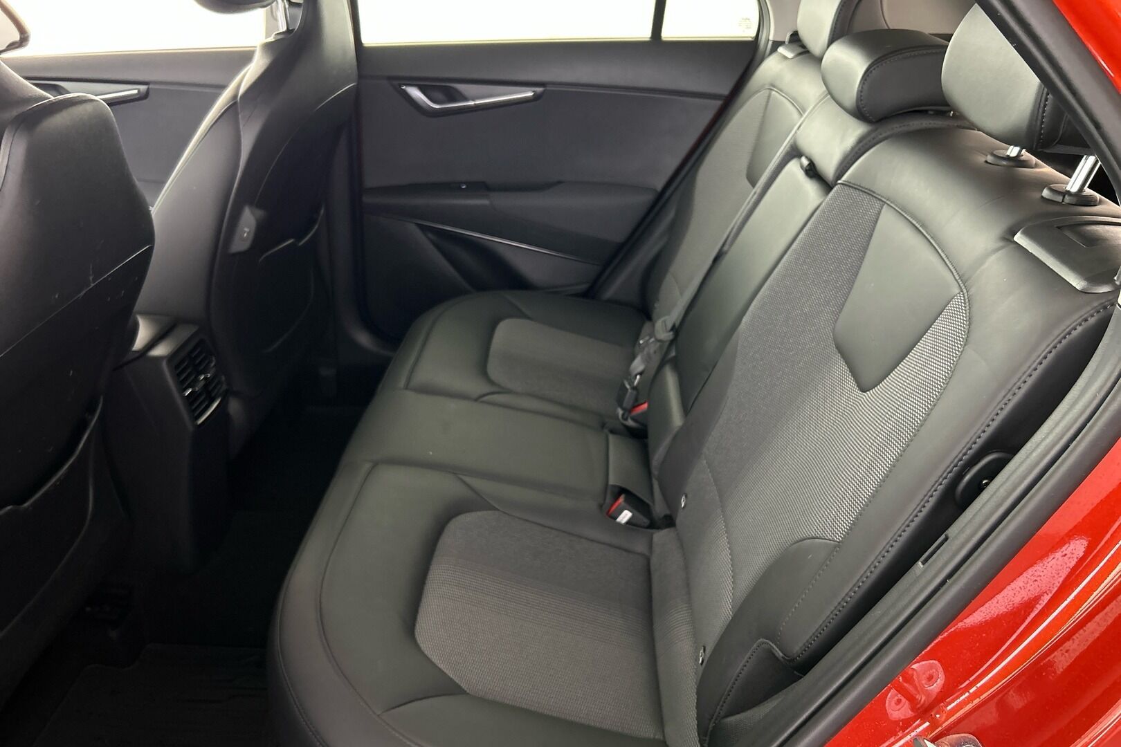 Kia Niro iso kuva 5