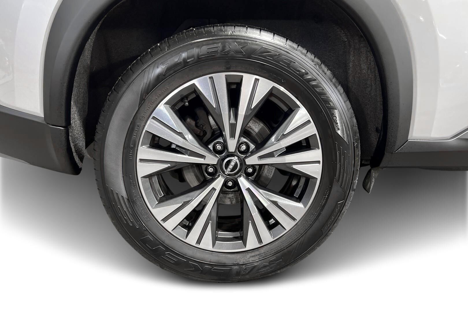 Nissan X-Trail iso kuva 13