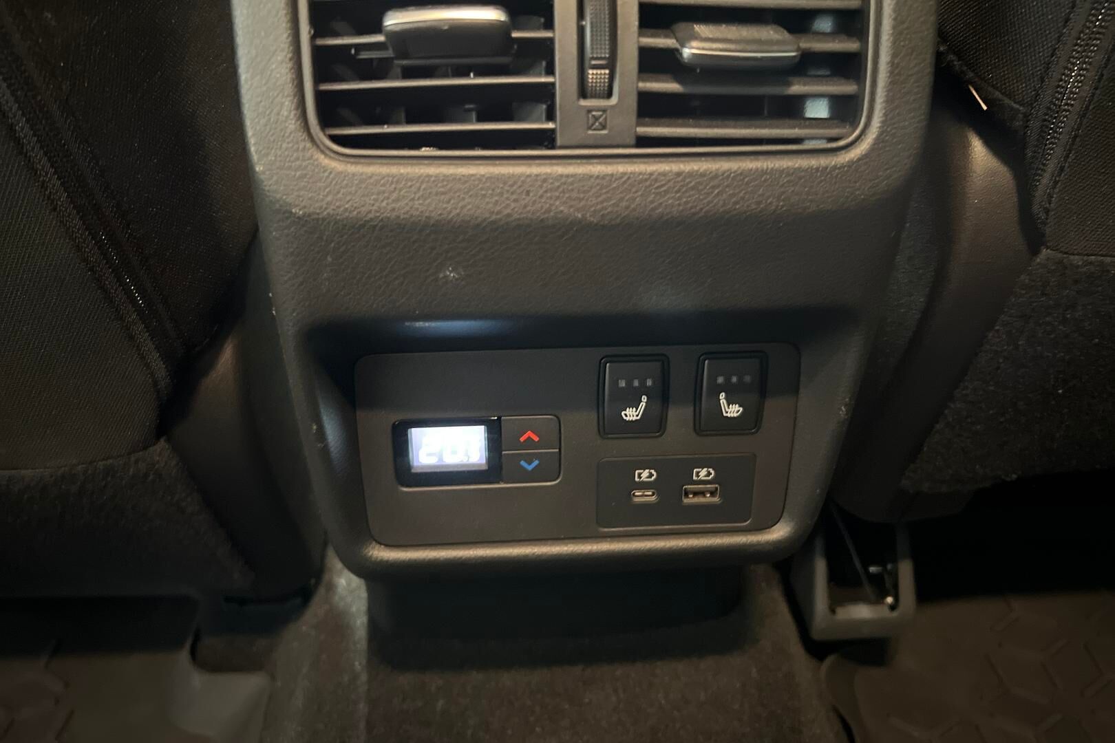 Nissan X-Trail iso kuva 16