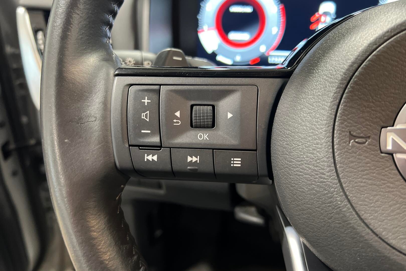 Nissan X-Trail iso kuva 19