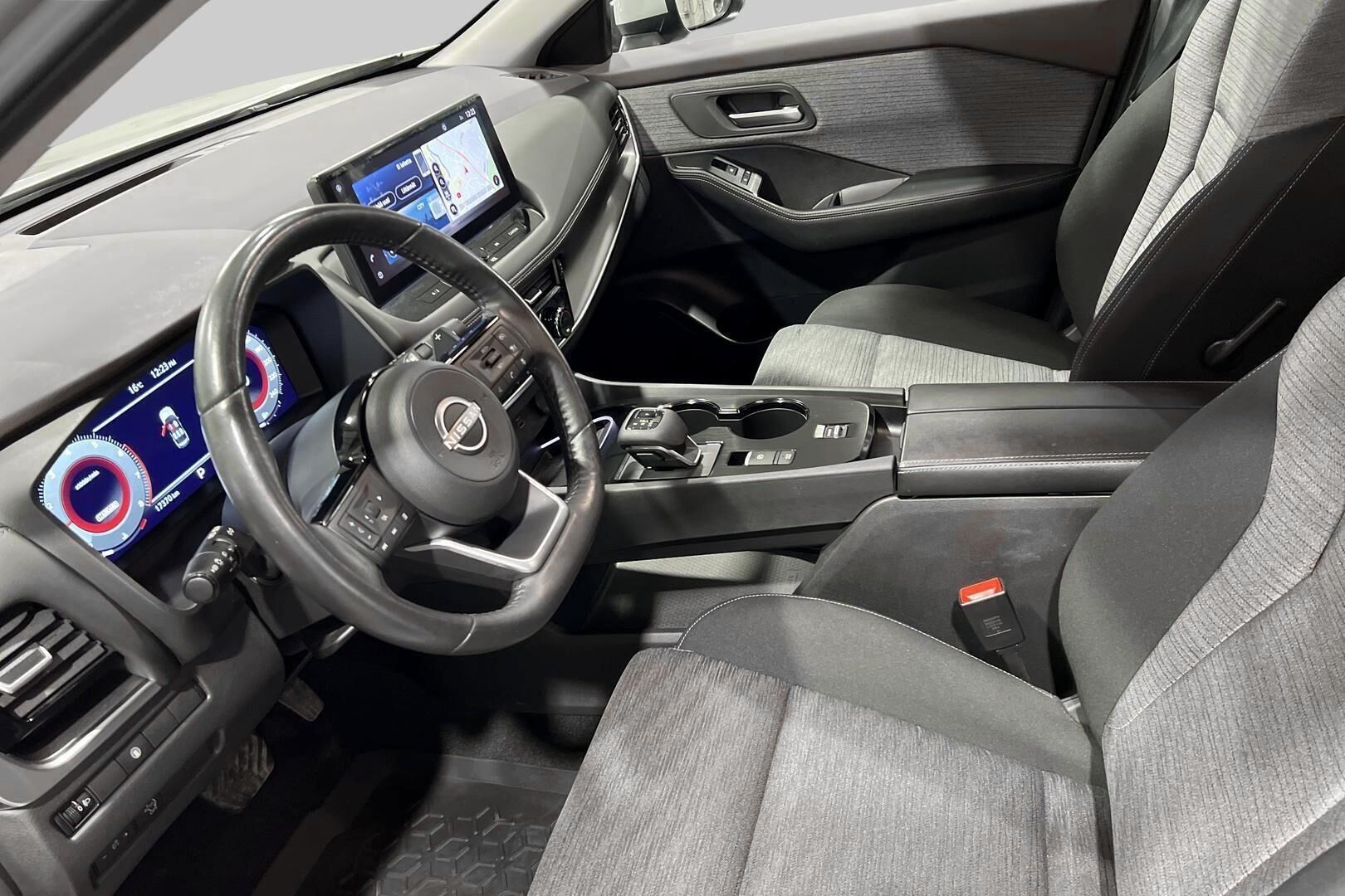 Nissan X-Trail iso kuva 9