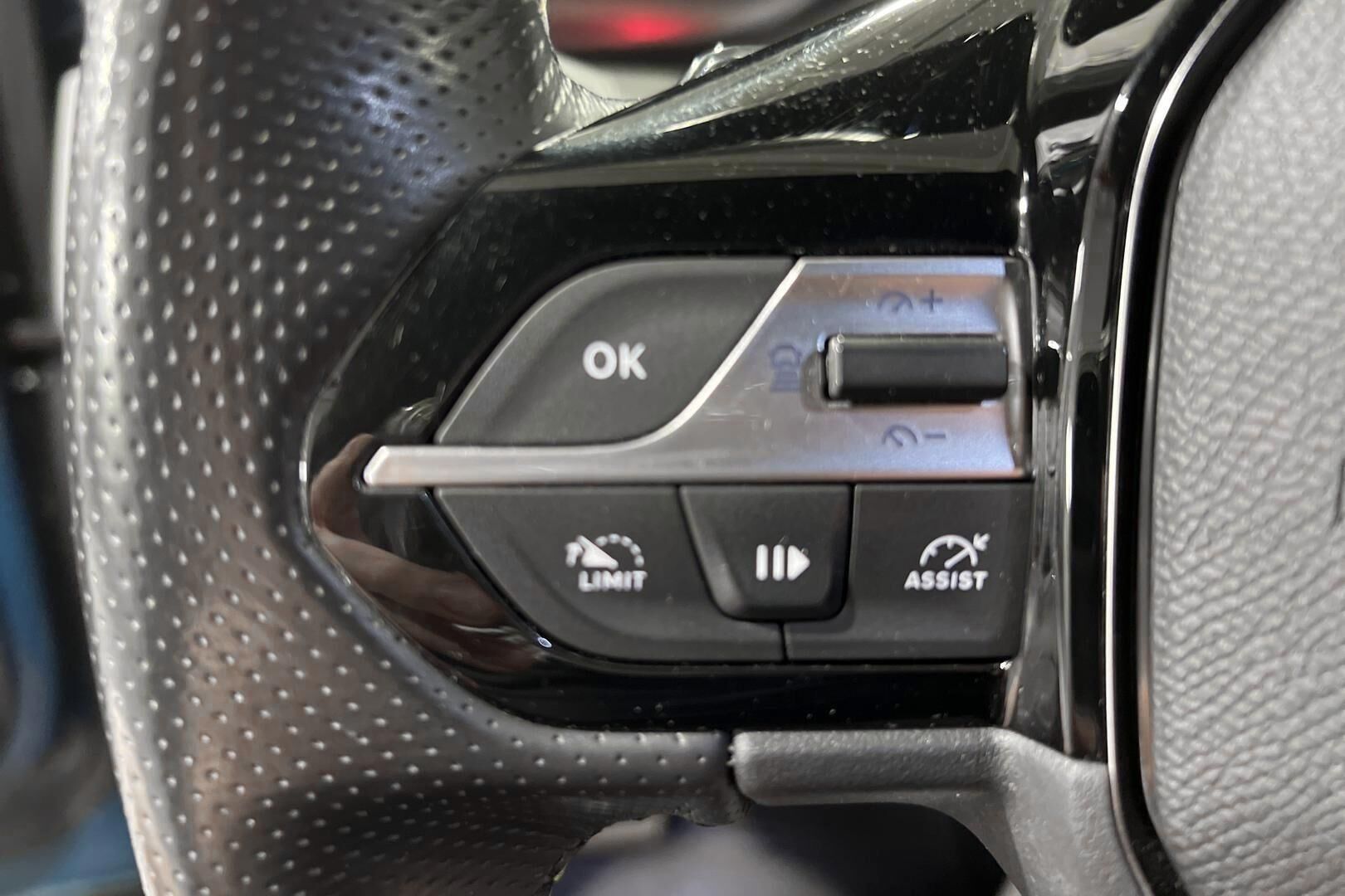 Peugeot 408 iso kuva 17