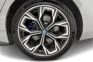 BMW i4 esikatselu 12