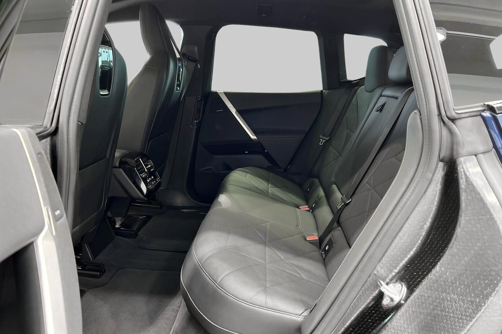 BMW iX iso kuva 10