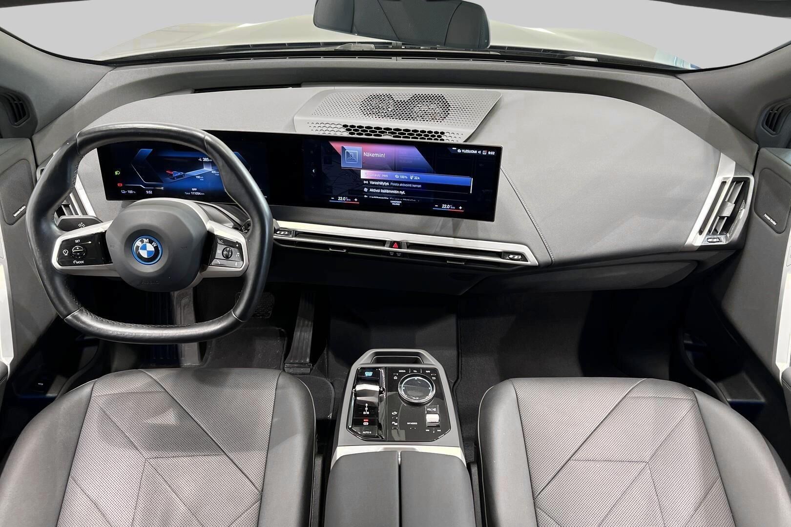 BMW iX iso kuva 11