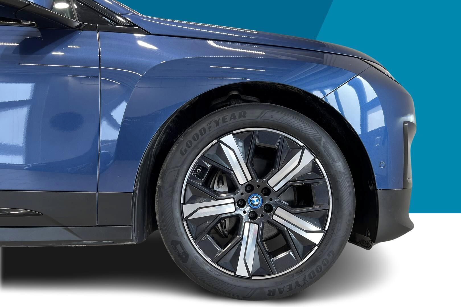 BMW iX iso kuva 13