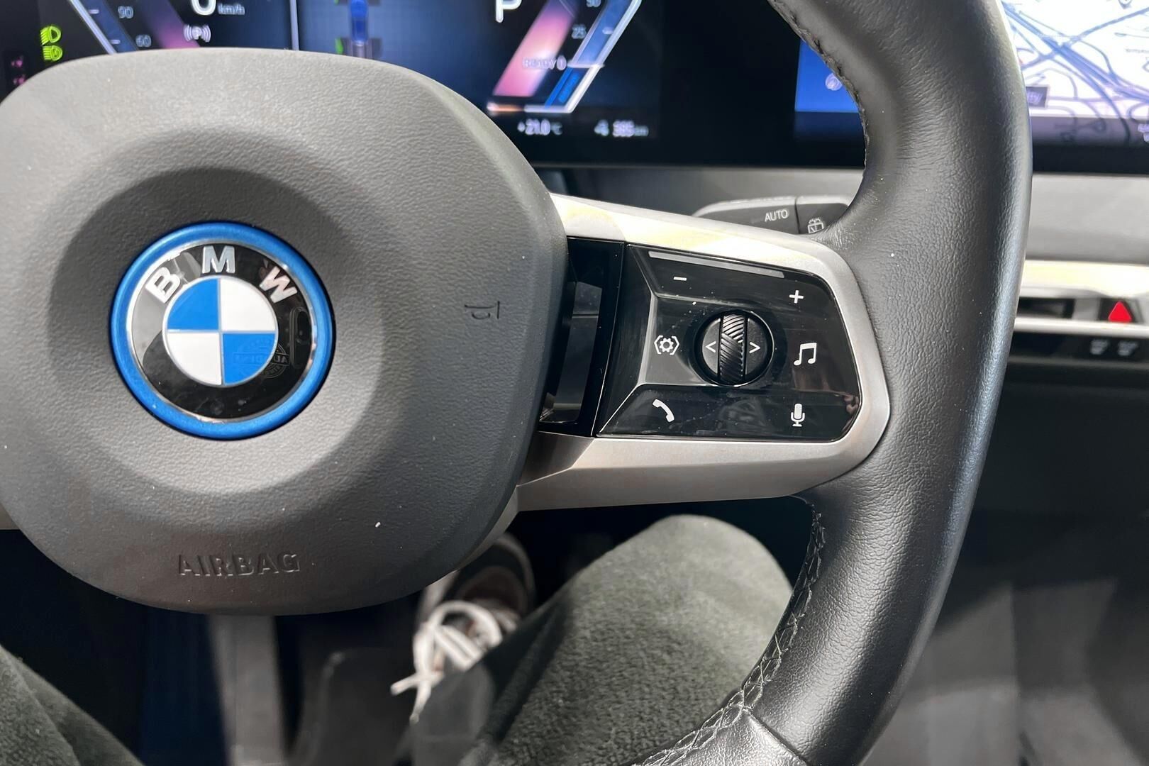 BMW iX iso kuva 28