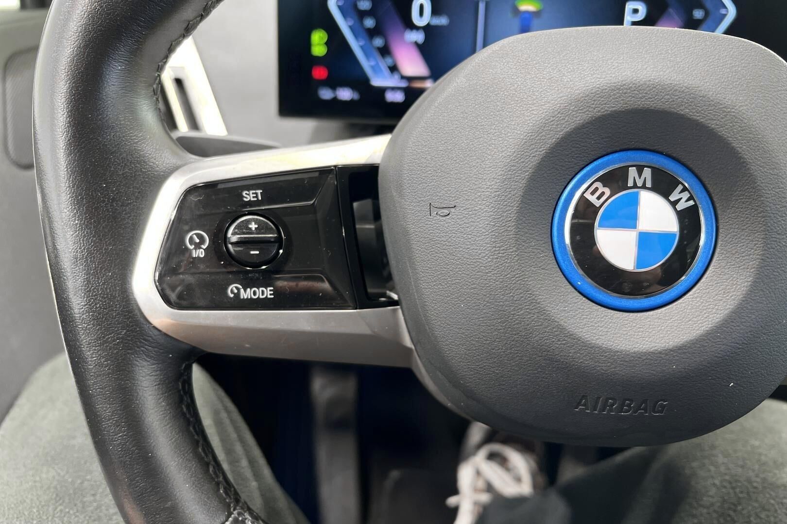 BMW iX iso kuva 29