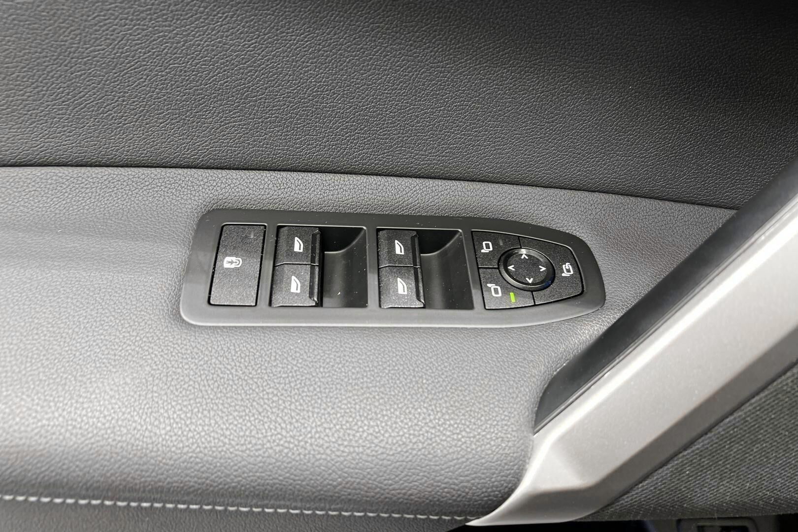 BMW iX iso kuva 33