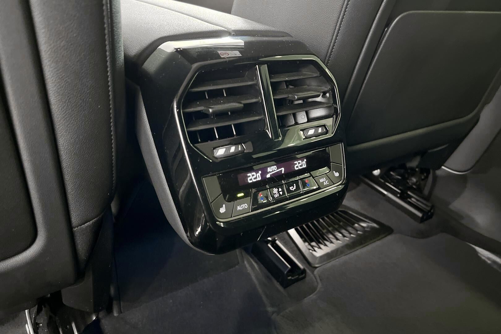 BMW iX iso kuva 35
