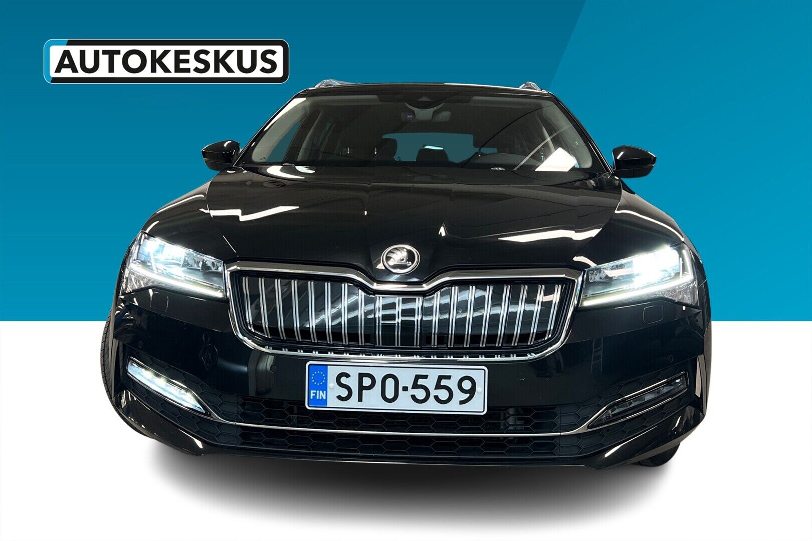 Skoda Superb iso kuva 13