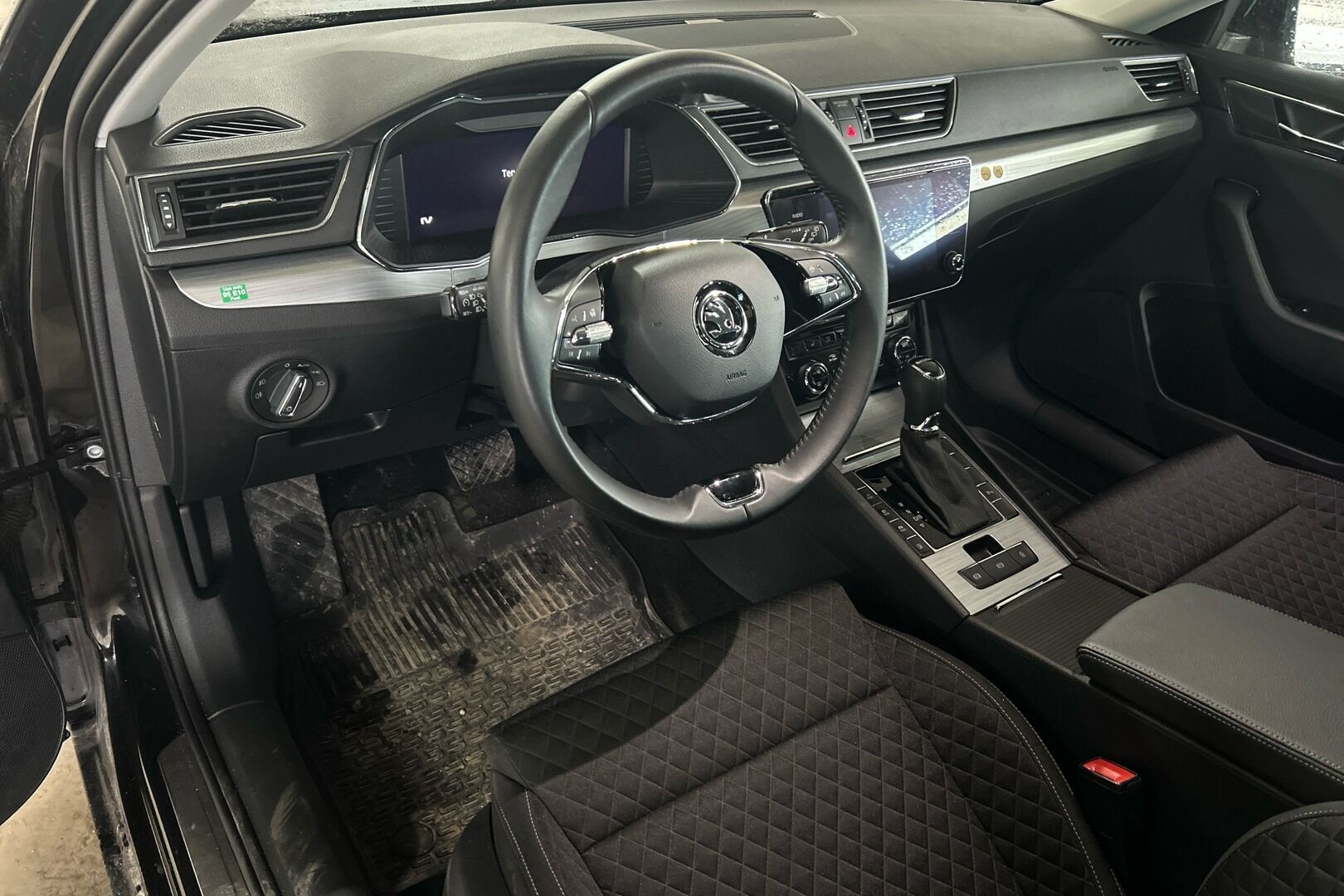 Skoda Superb iso kuva 1
