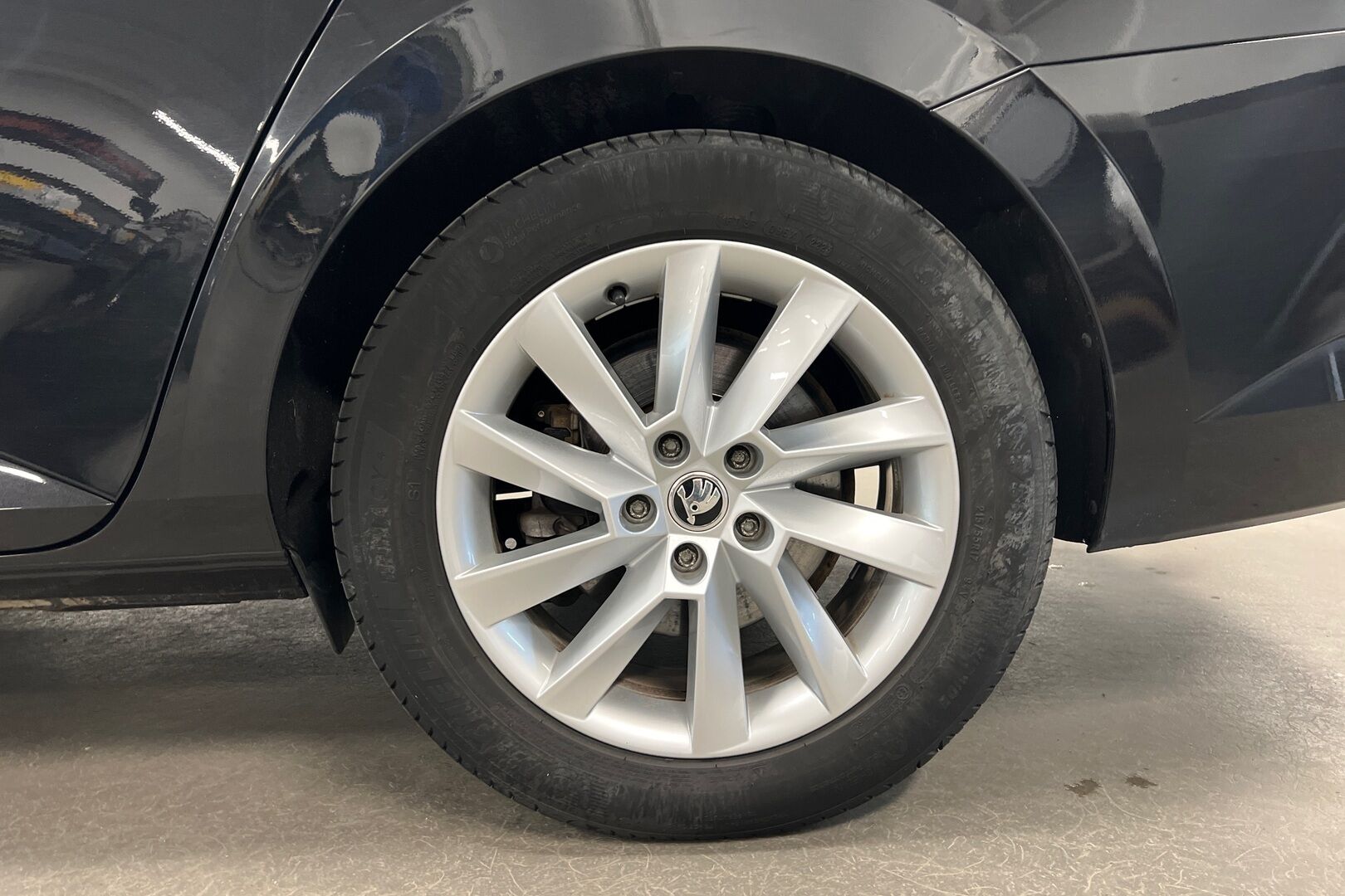 Skoda Superb iso kuva 4