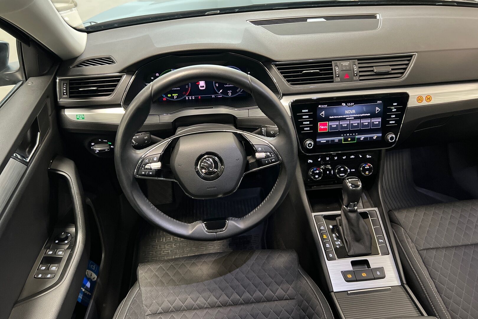 Skoda Superb iso kuva 0