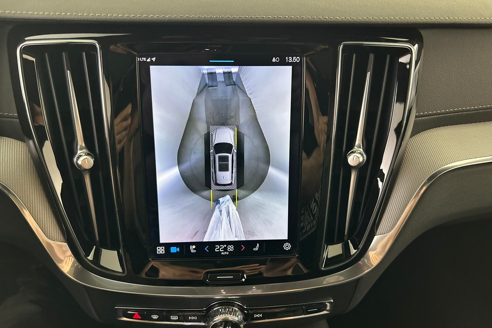Volvo V60 iso kuva 17