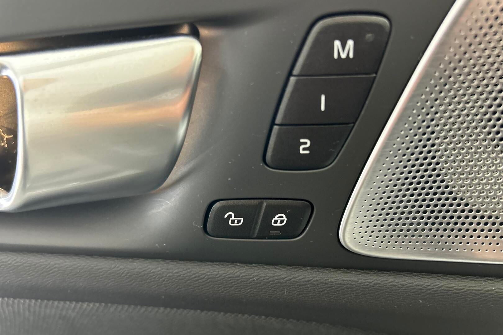 Volvo V60 iso kuva 24