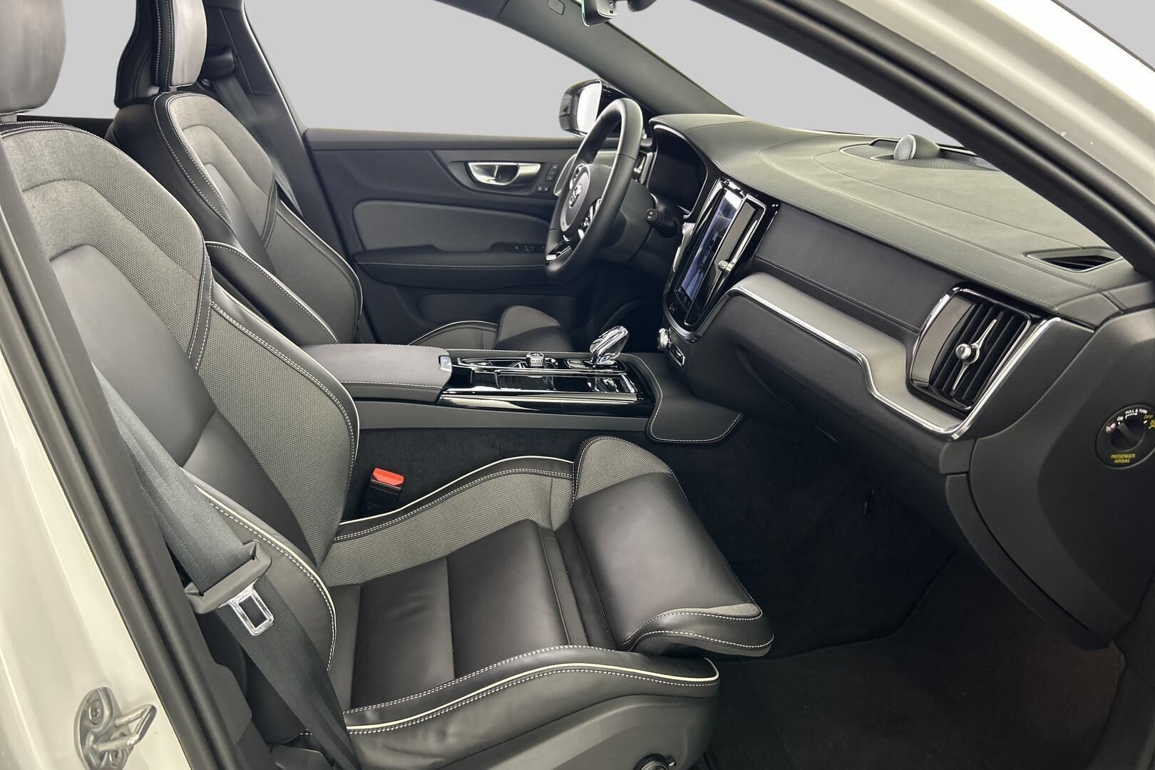 Volvo V60 iso kuva 31