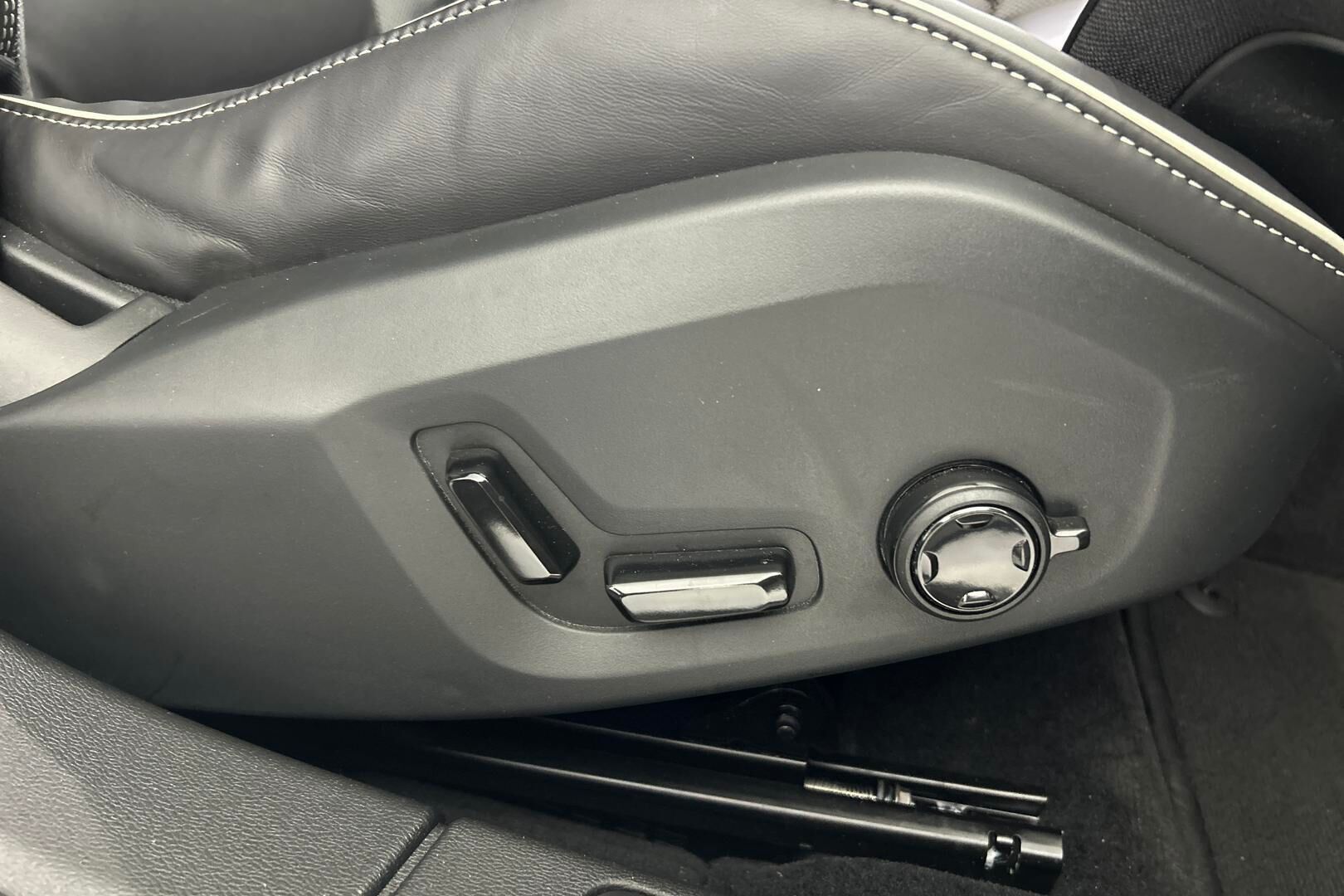 Volvo V60 iso kuva 32
