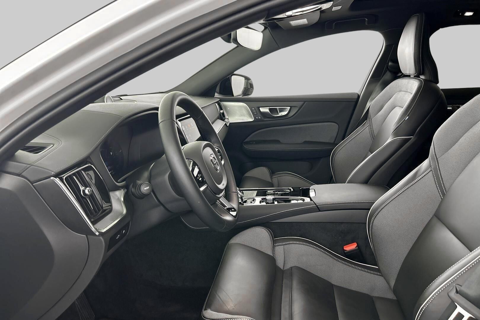Volvo V60 iso kuva 8