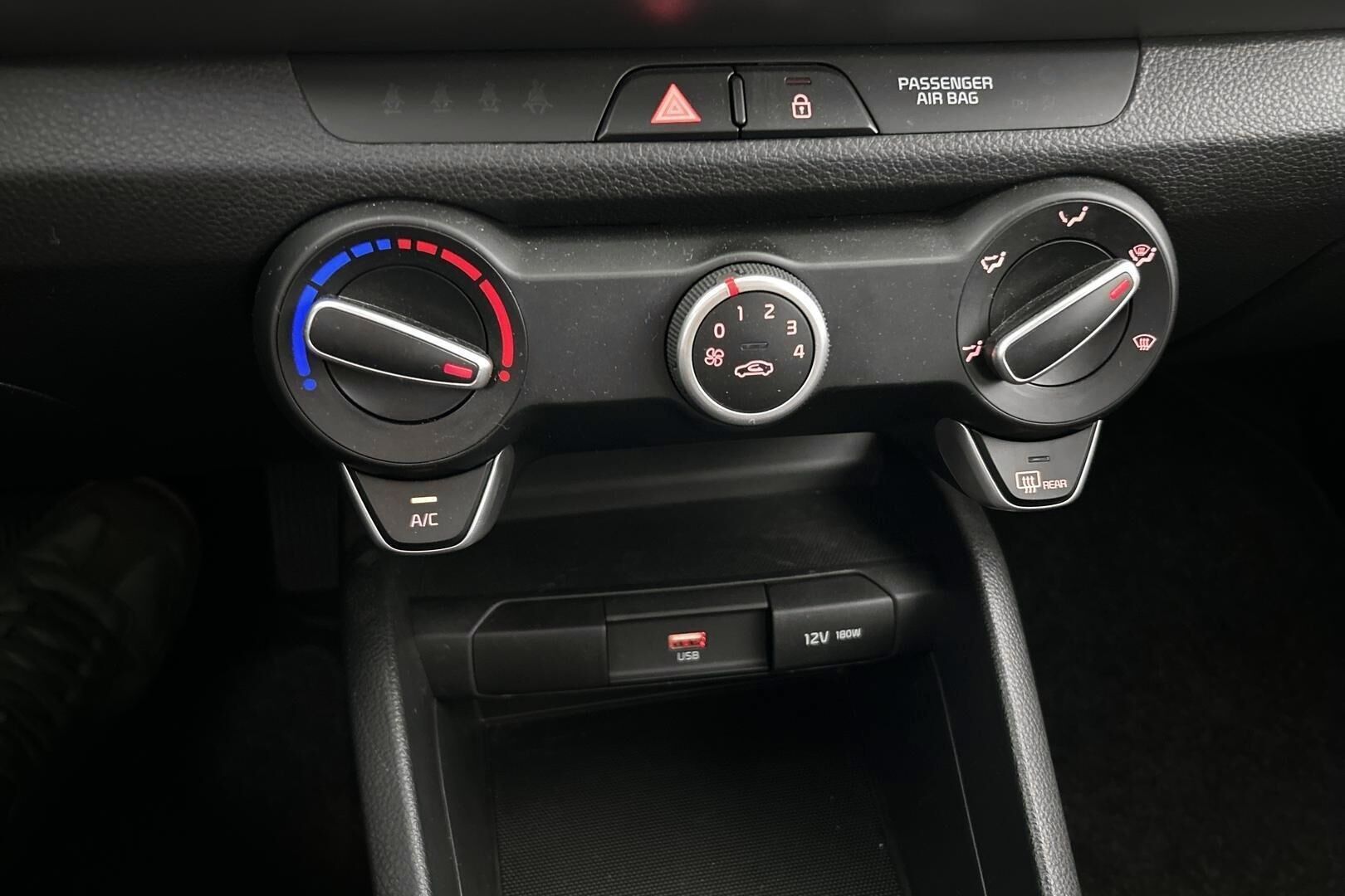 Kia Stonic iso kuva 19