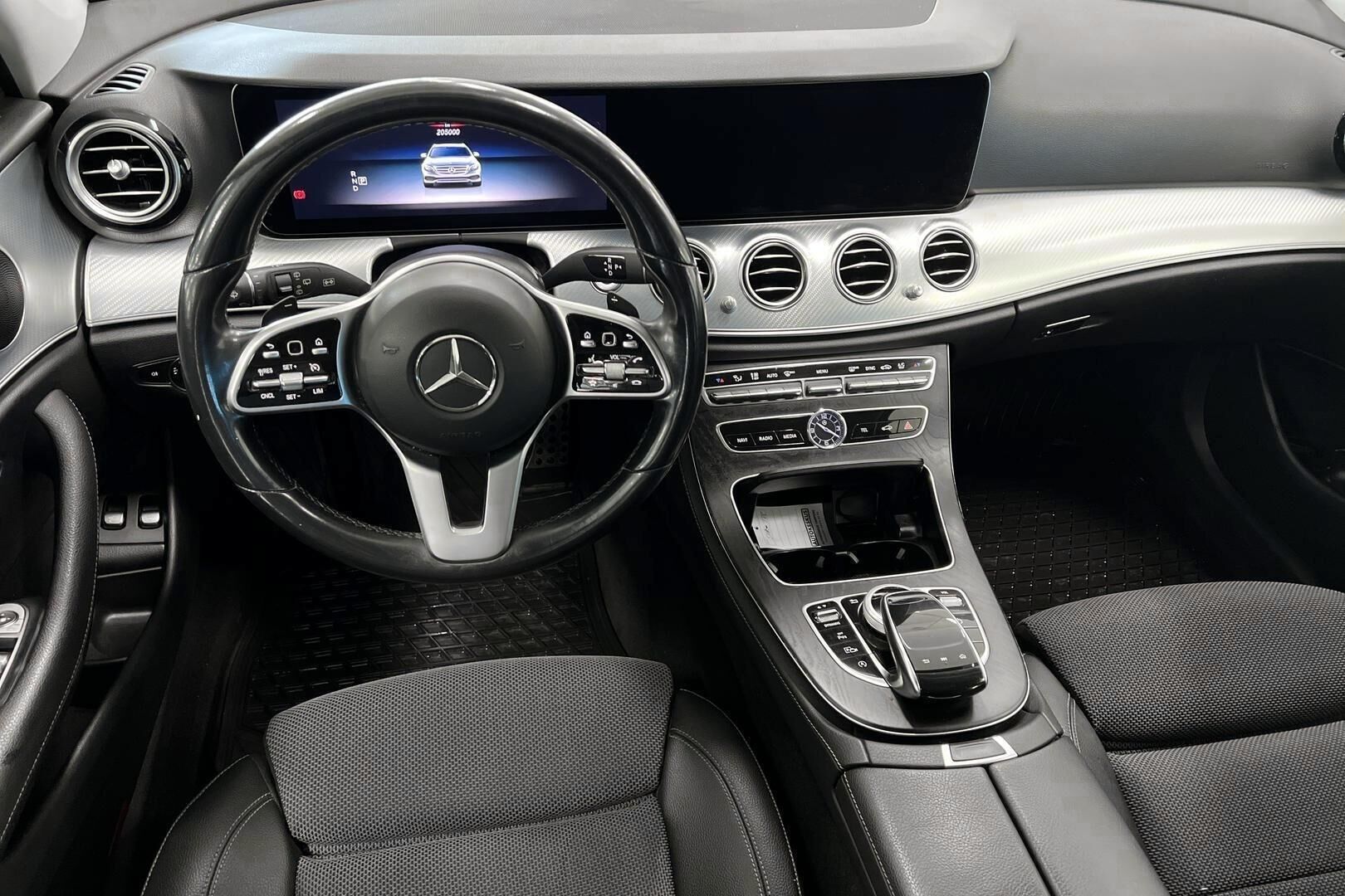 Mercedes-Benz E iso kuva 10
