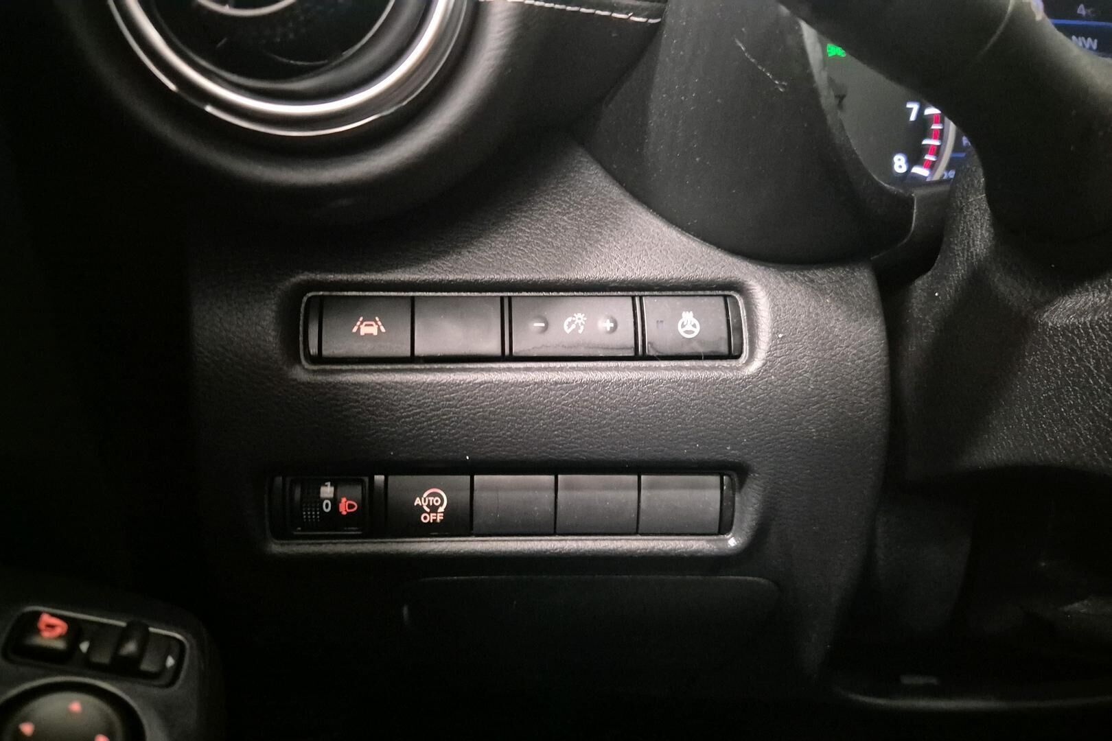Nissan Juke iso kuva 13
