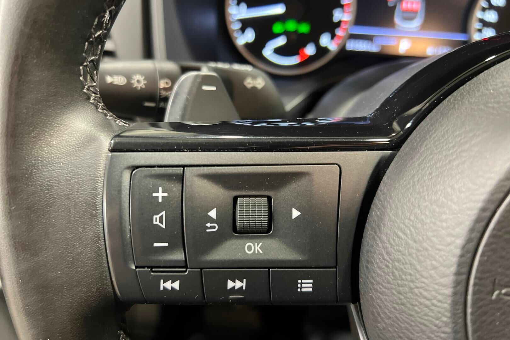 Nissan Qashqai iso kuva 8