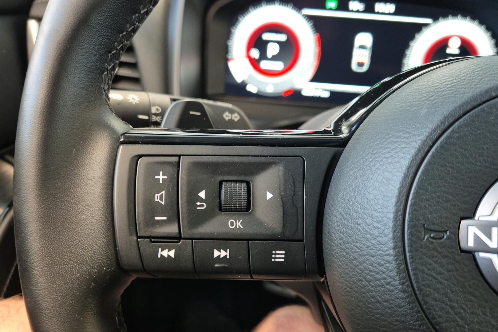 Nissan Qashqai iso kuva 14