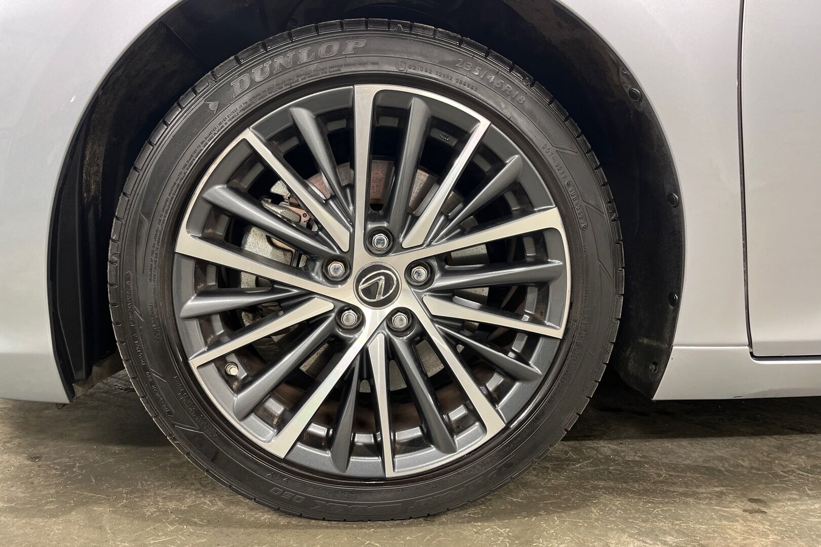 Lexus ES iso kuva 6