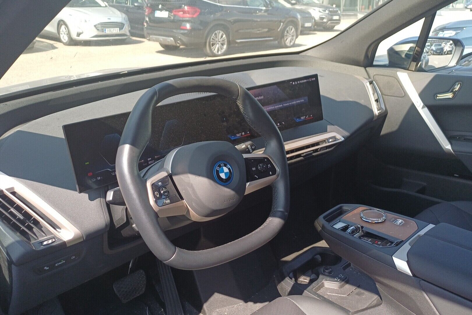 BMW IX iso kuva 1