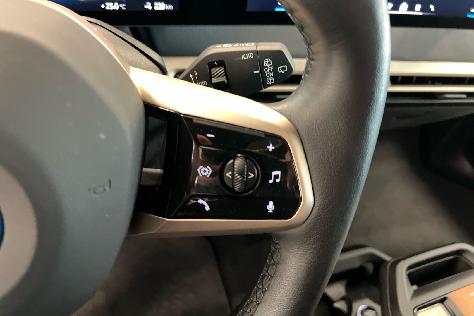 BMW IX iso kuva 16