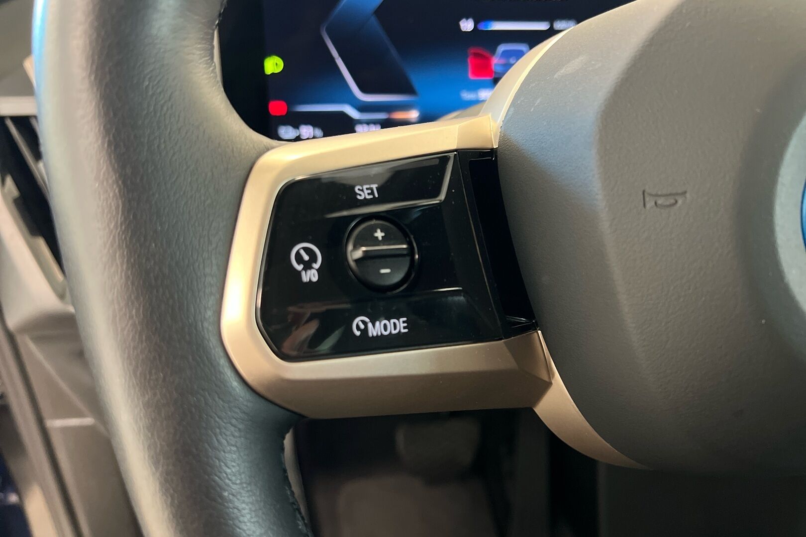 BMW IX iso kuva 17
