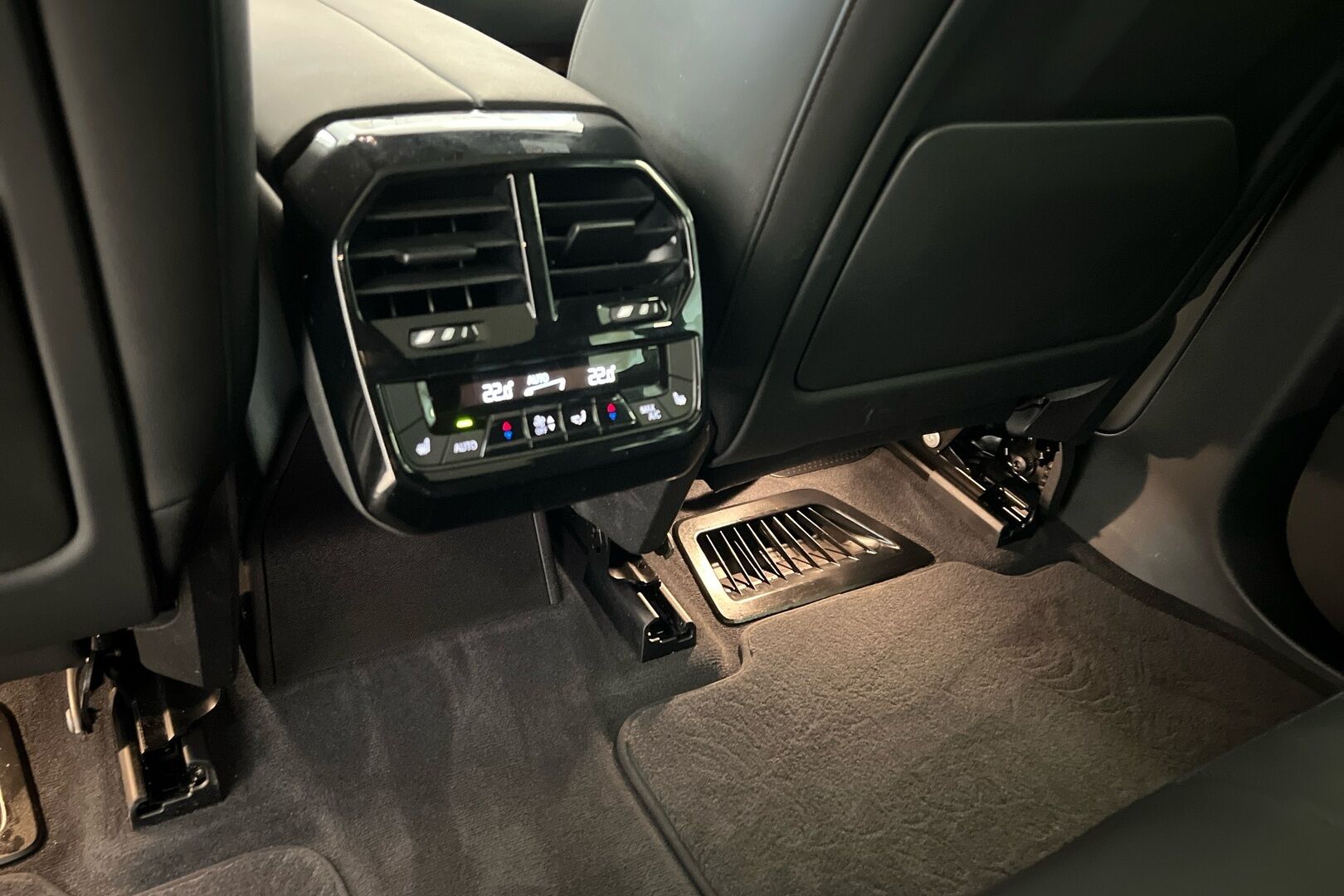 BMW IX iso kuva 22