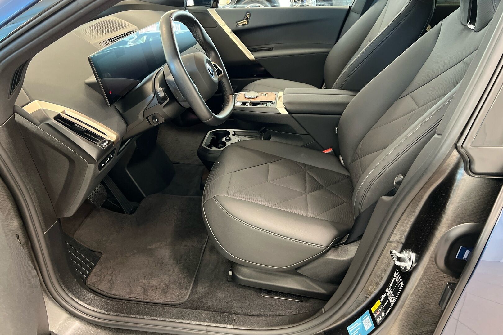 BMW IX iso kuva 7