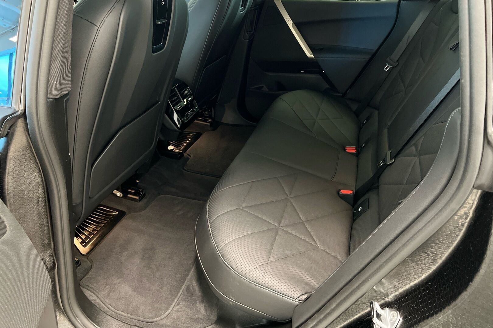 BMW IX iso kuva 8